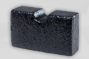 Weiße Polyestervliesplatte mit schwarzer Folie umhüllt