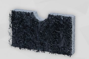 Dunkelgraue Schaumstoffplatte stehend mit Drahtgeflecht auf der Oberseite