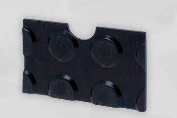 Schwarze Bodenmatte mit Noppenmuster