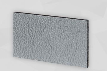 Schwarze Schwerfolie mit Aluminiumoberfläche stehend vor grauem Hintergrund