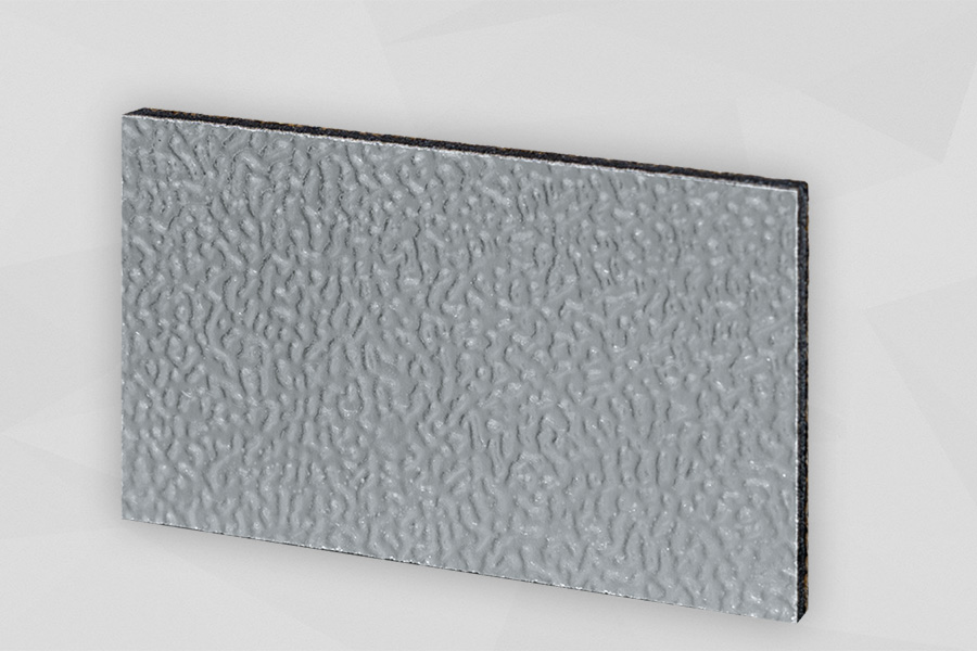 Schwerfolie Cello® SBF ALG Schwarze Schwerfolie mit Aluminiumoberfläche stehend vor grauem Hintergrund